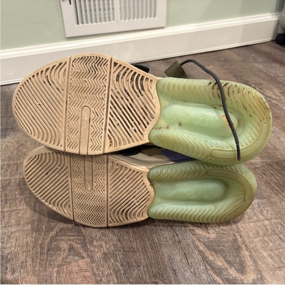 Nike Men's Sneakers in Black and Olive Green - Picture 7 of 8